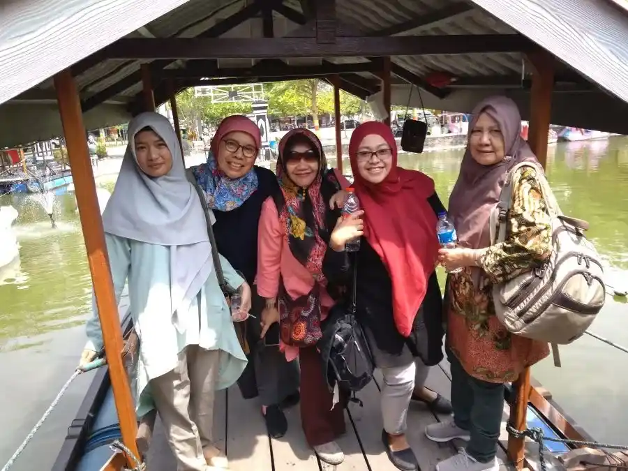 menyeberang ke Kampoeng Rawa