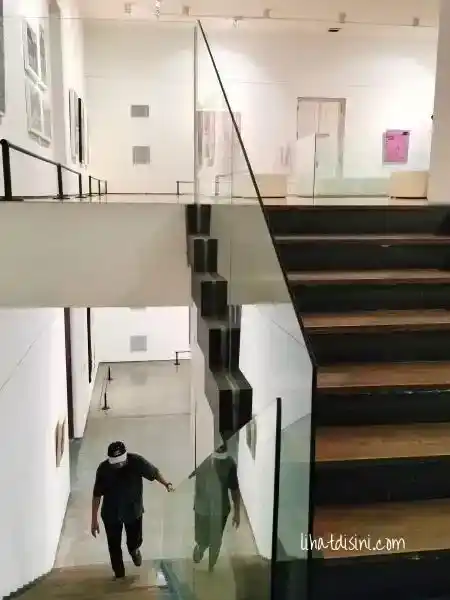 tangga kayu