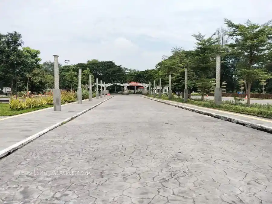 jalan masuk utama