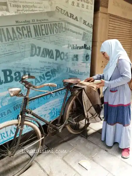 mengantar koran