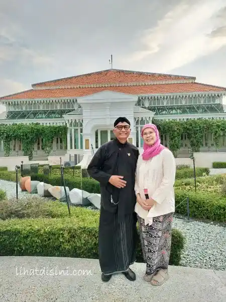 bergaya bareng suami