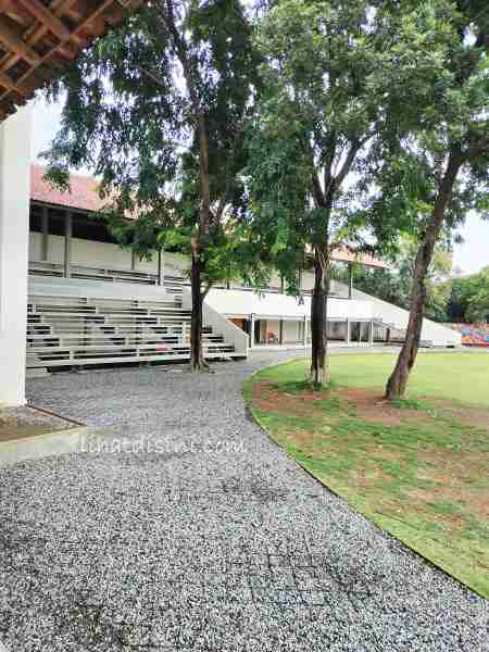 amphiteater di belakang