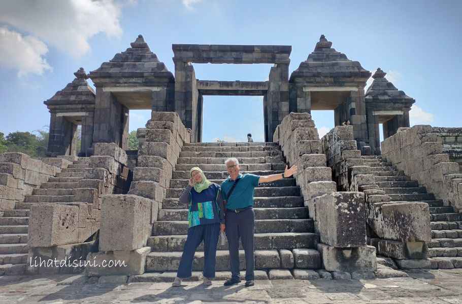 gapura situs ratu boko