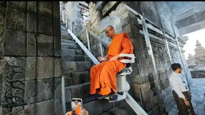 stair lift candi borobudur
