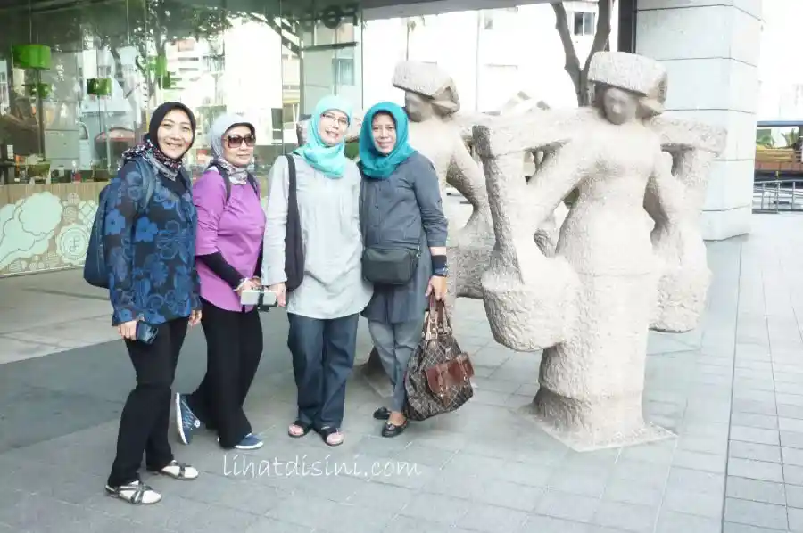 bersama teman dosen