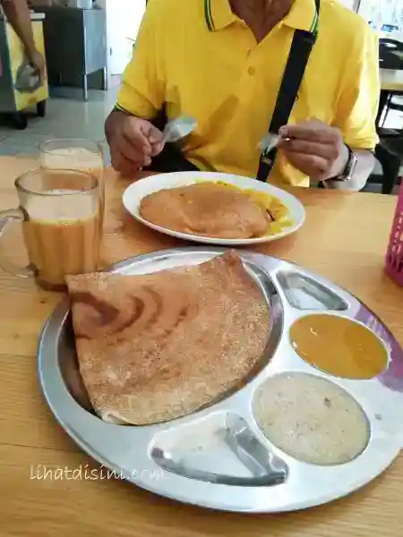 sarapan roti canai dan teh tarik