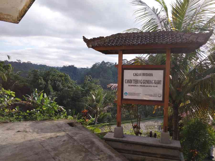 Semburat Sinar Matahari di Candi Tebing Gunung Kawi, Bali