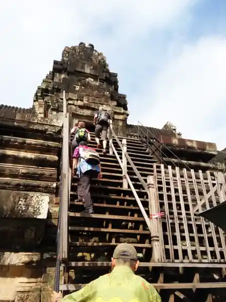 tangga curam di kuil bayon