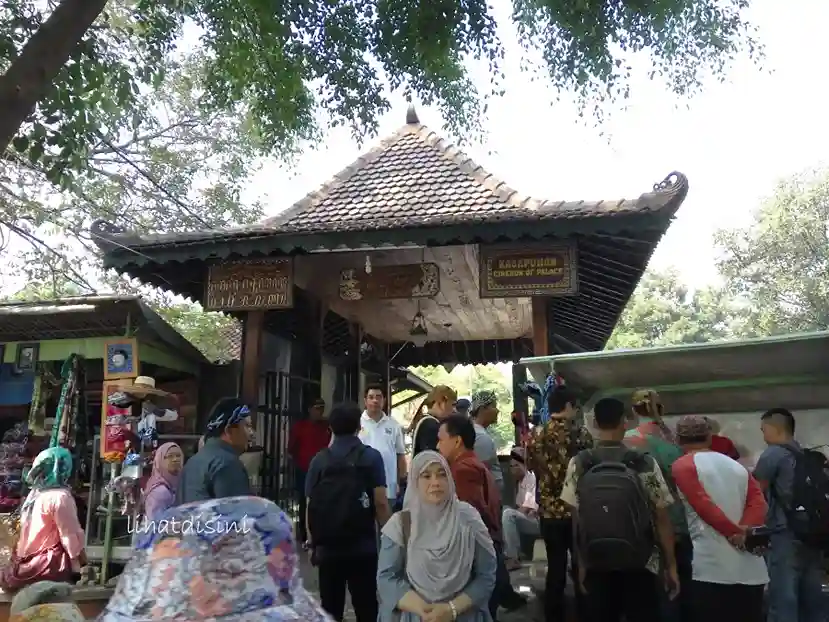 gerbang masuk keraton