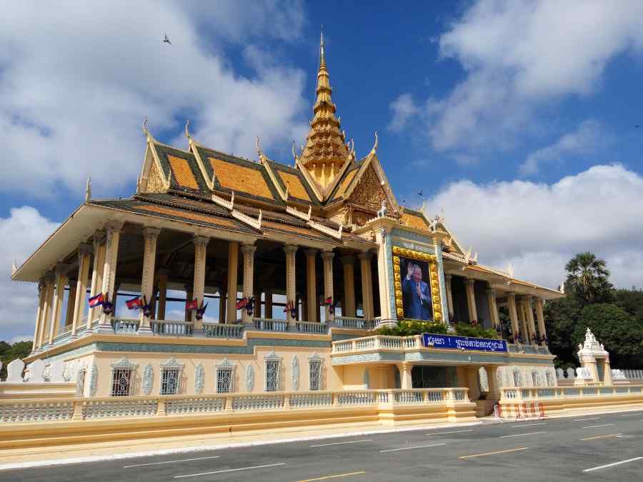 Ke Istana Raja, Museum, dan Pasar di Phnom Penh, Kamboja