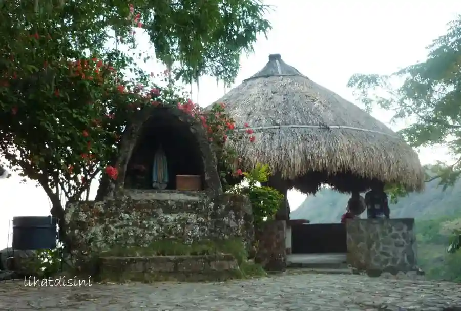 patung bunda maria