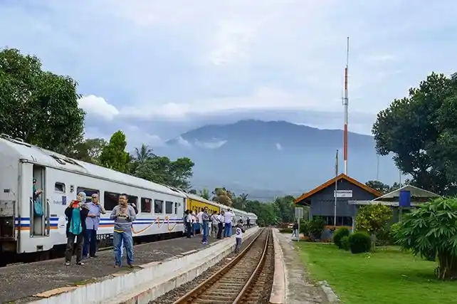 stasiun cipendeuy