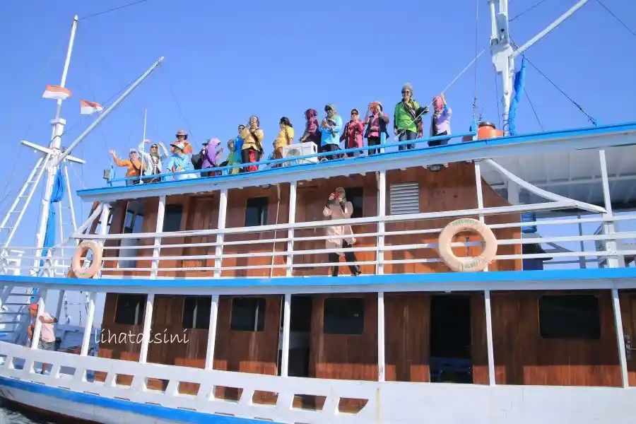 Day 1-Naik Kapal Phinisi Jelajah Taman Nasional Komodo