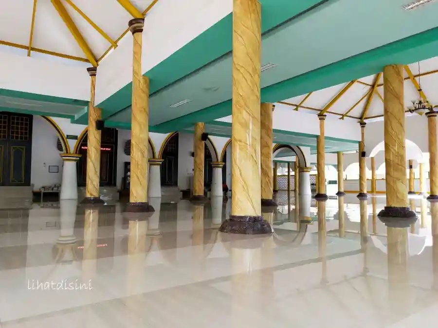 serambi masjid jami sumenep