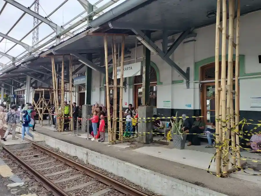 stasiun purwakarta